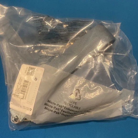 LULULEMON DUAL POUCH WRISTLET IN POWDER/UTILITY BLUE - Picture 8 of 9